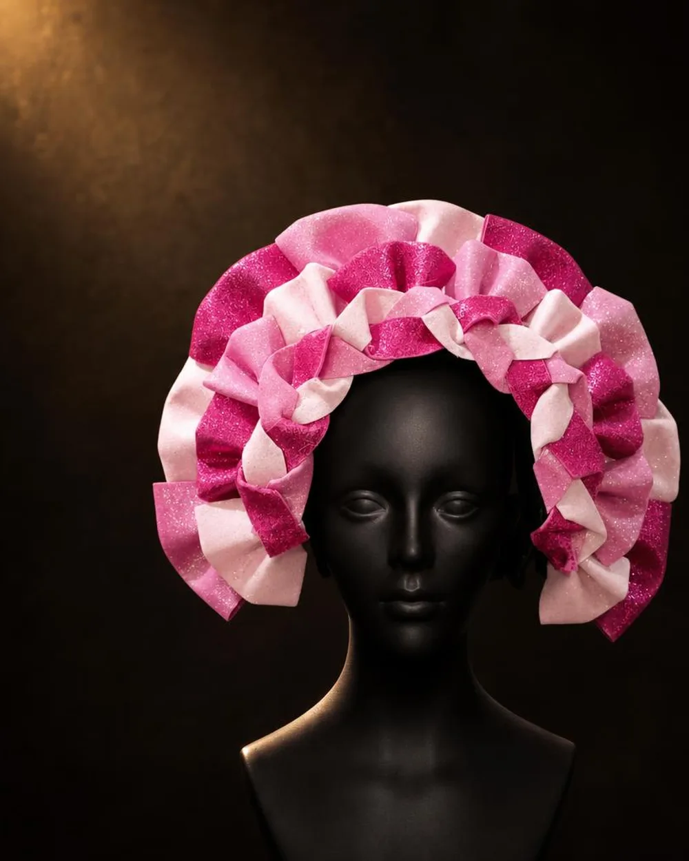 Algodón de Rosa: halo de listones plisados en tonos rosa